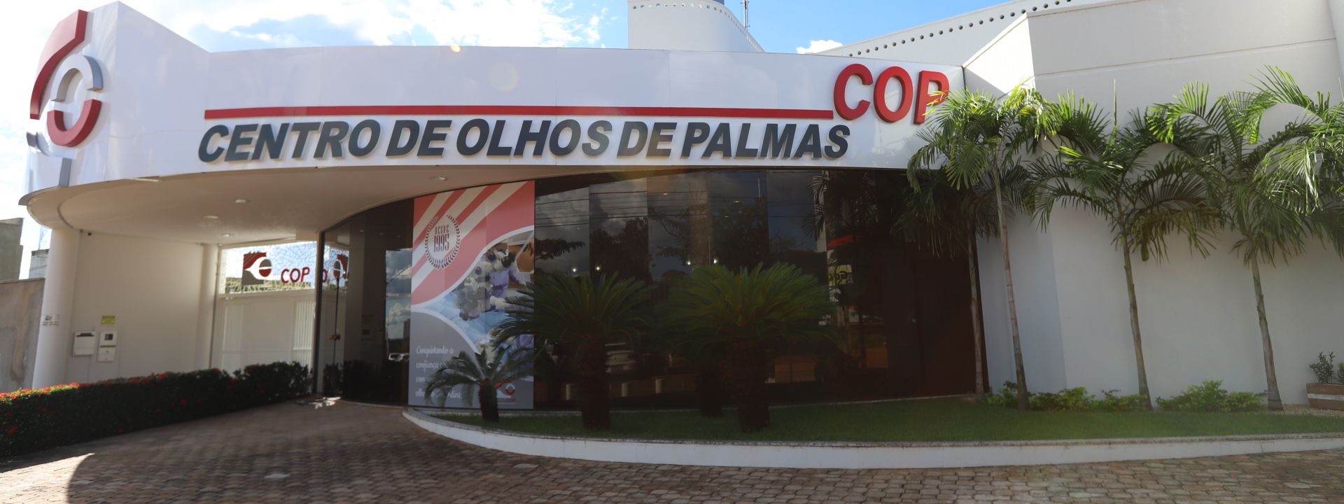 Equipe COP em frente à unidade